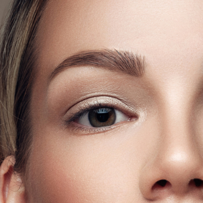 Volle wenkbrouwen met brow Lamination | StudioBell